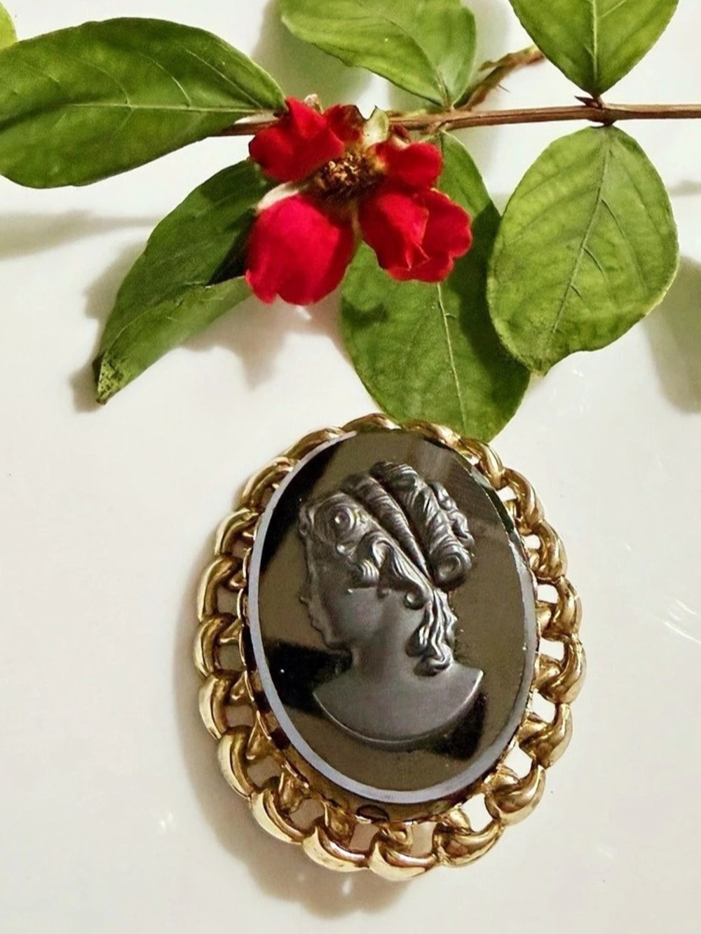 Vintage Cameo Brooch Gold & Black
